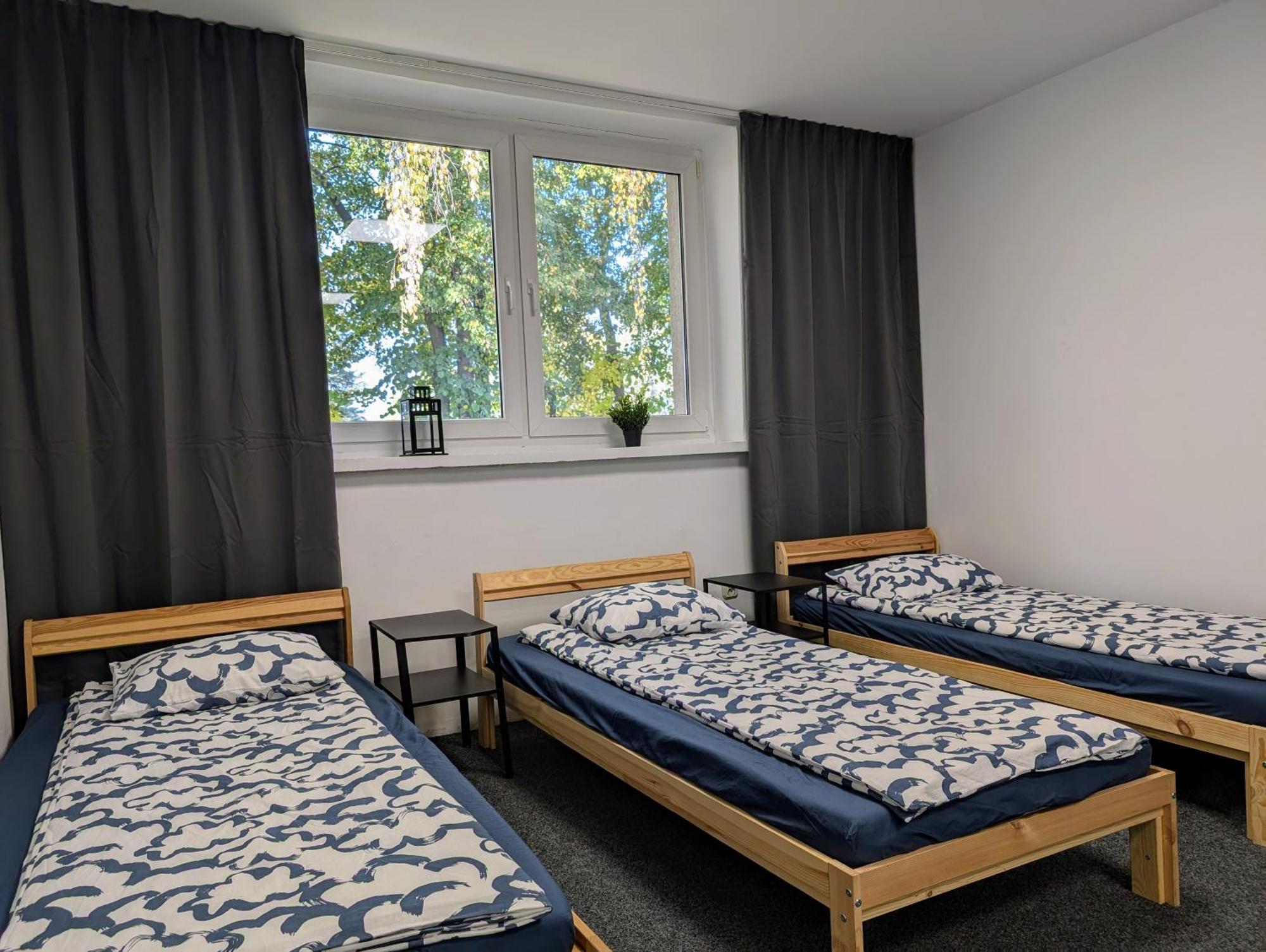 Albergue Baraczek Lotnisko Leszno Exterior foto